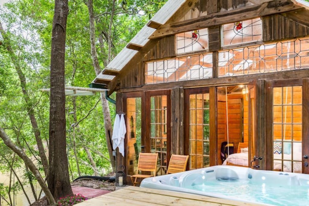 Tina de hidromasaje al aire libre