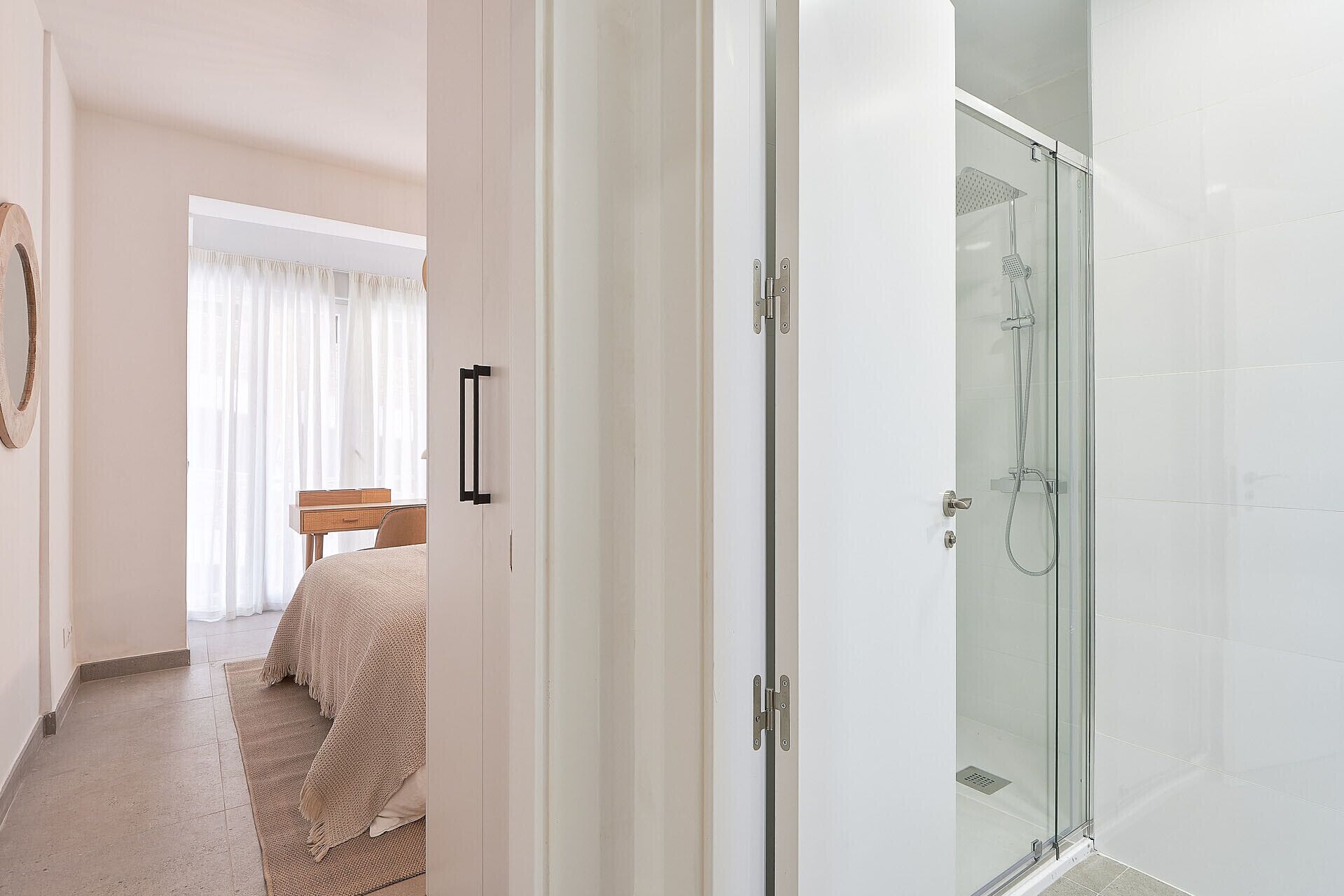 2 室のベッドルーム、アイロン / アイロン台、WiFi (無料)、ベッドシーツ