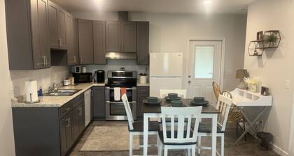 Cozy modern house near interstate, amusement parks, hospital, 20 min from beach