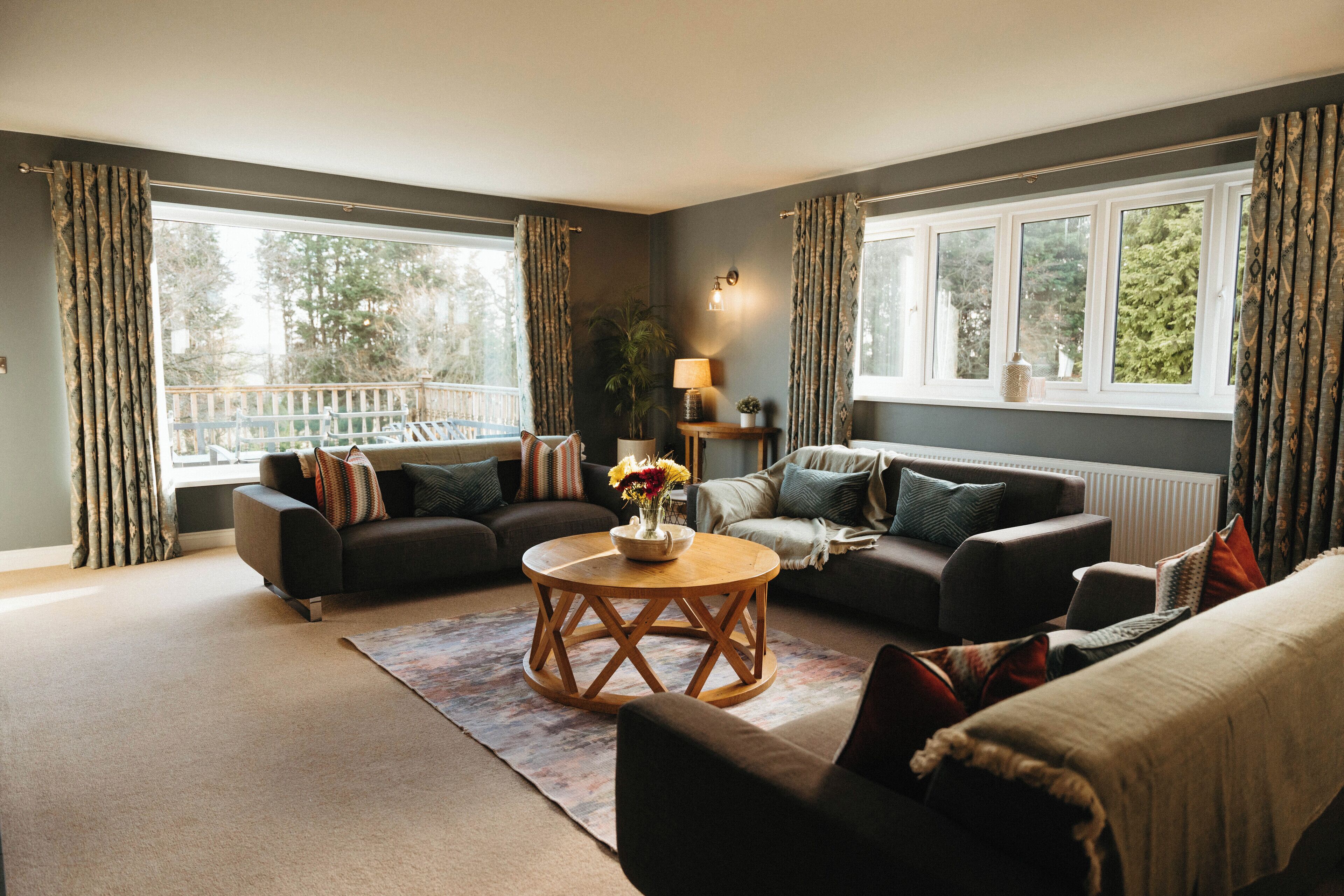 Smart TV, fireplace, DVD player, books