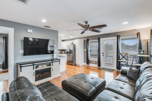 Smart TV, fireplace, DVD player