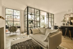 Smart-TV, Kamin, Drucker