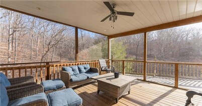 Private Lake Home at end of cove - Sleeps 16!