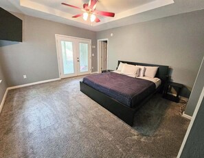 5 bedrooms, free WiFi, bed sheets