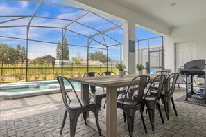 屋外ダイニングエリア