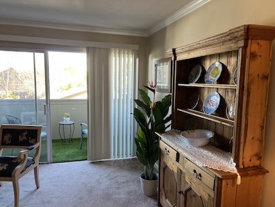 Beautiful Condo In the heart of Walnut Creek/BART and downtown
