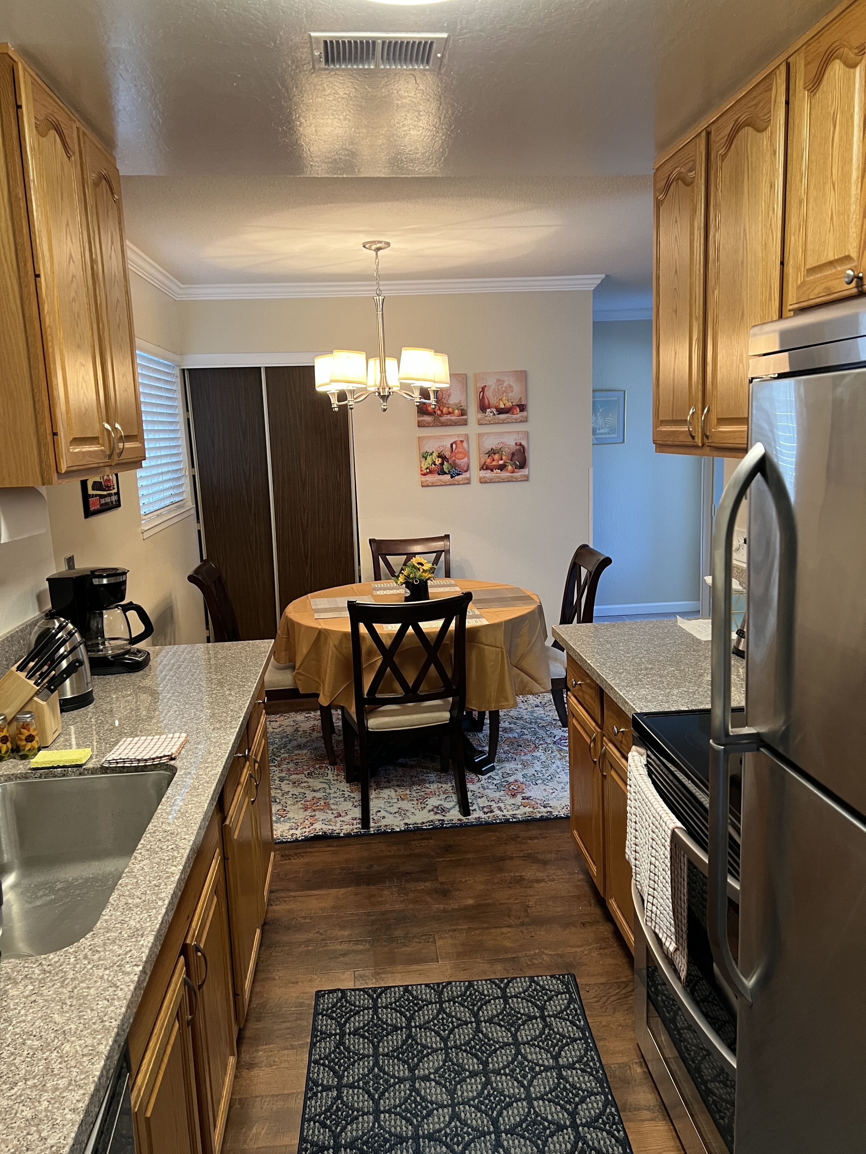 Microondas, lavavajillas, cafetera y tetera y tetera eléctrica 