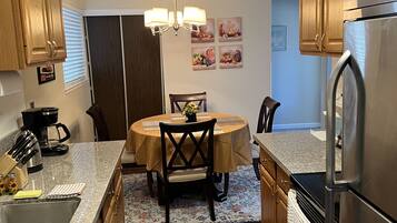 Microwave, dishwasher, coffee/tea maker, electric kettle