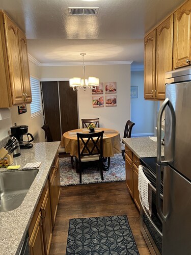 Beautiful Condo In the heart of Walnut Creek/BART and downtown