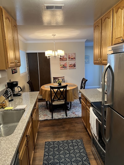 Beautiful Condo In the heart of Walnut Creek/BART and downtown