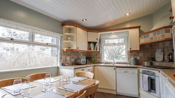 Refrigerador, lavavajillas, tetera eléctrica y tostadora