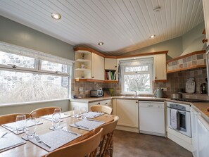 Kühlschrank, Geschirrspüler, Wasserkocher, Toaster