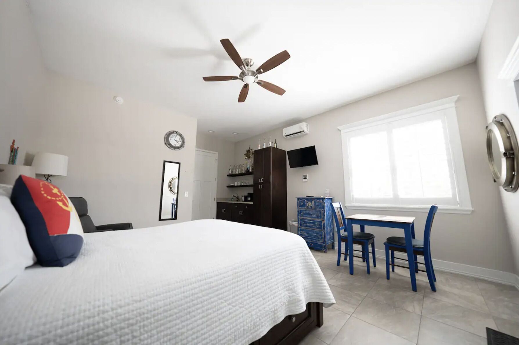 Key West Style Cottage - with pool/hot-tub