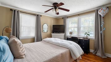 2 bedrooms, desk, iron/ironing board, travel crib