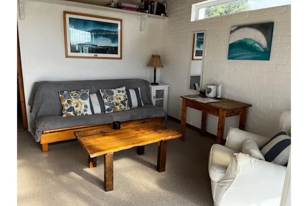 5 Kingfisher: Studio apartment with a view