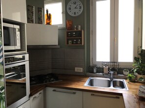 Private kitchen - Bel Appartement Tout Comfort au Coeur des Batignolles! (Paris)