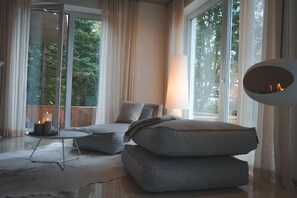 TV, books - Vacation home with hot tub, sauna, terrace, fireplace (Langenburg)