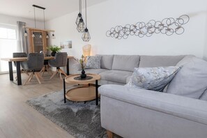 Tv, pejs, videobibliotek, stereoanlæg