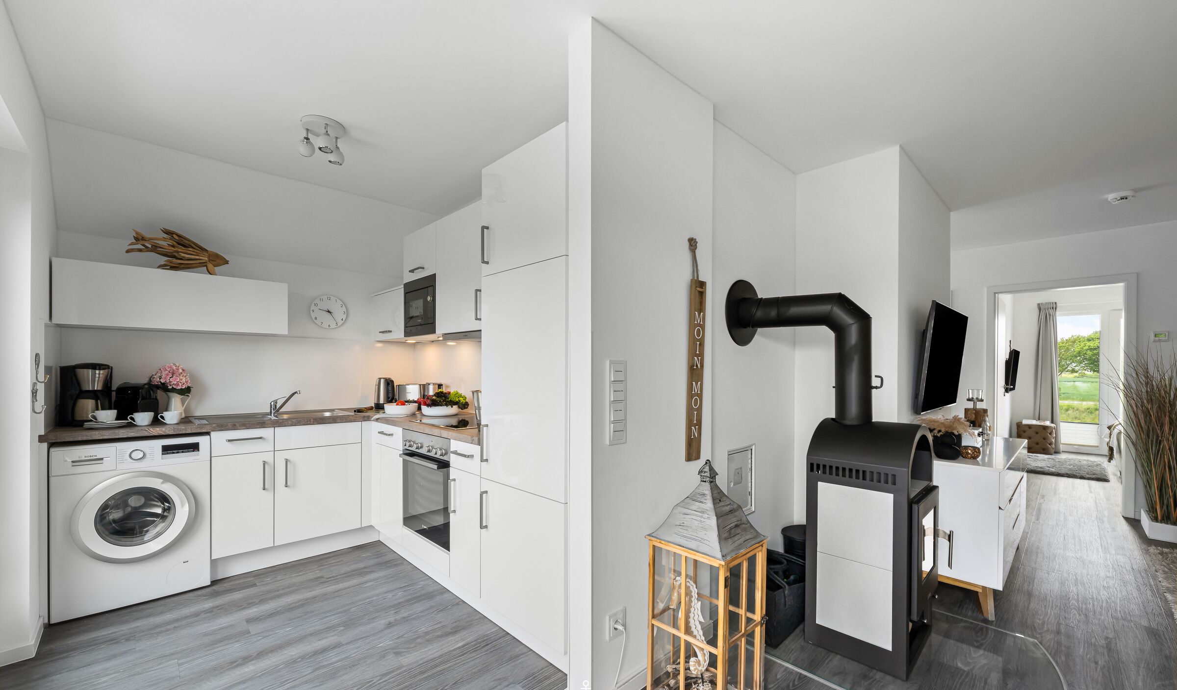 Kylskåp, mikrovågsugn, ugn och spishäll