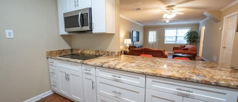 Kjøleskap, mikrobølgeovn og oppvaskmaskin