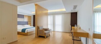 Home Inn Huaxuan Collection (Lu'an High-speed Railway Station)