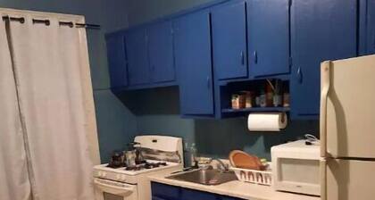 Spacious Sanctuary 1 block to train!