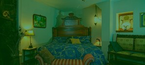 1 bedroom, free WiFi, bed sheets - MEMORIES SUITE, FIREPLACE, GARDEN. ONLY HOTEL WITH PARKING IN DOWNTOWN (Eureka Springs)
