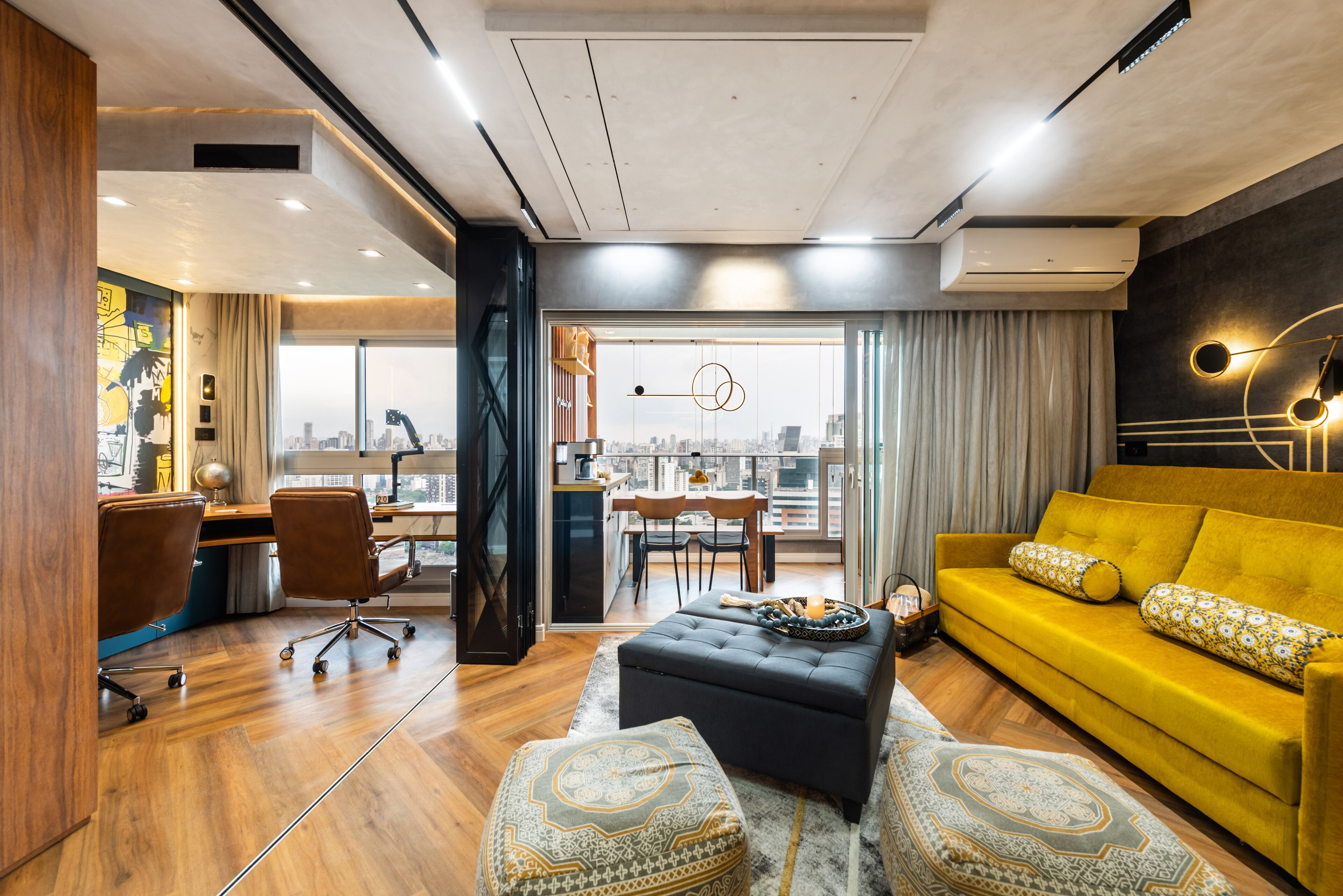 Apartamento superluxo | Área de estar | Smart TV 55 polegadas com canais a cabo, TV