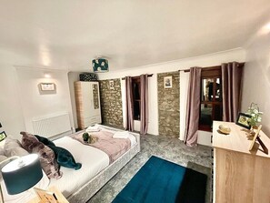 2 عدّة غرف نوم ومكواة/لوح كي وواي فاي مجانًا وملاءات أسرّة