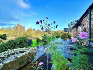 Property grounds - 4 beautiful stone barns SlEEPS 17 People (Monmouthshire)
