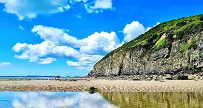 Sea Views, Hot tub, Balcony, 4 star Visit Wales