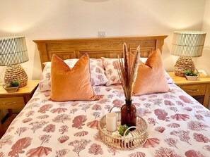 2 bedrooms, iron/ironing board, Internet, bed sheets