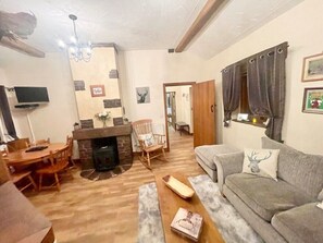 Televisión, chimenea