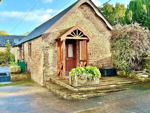 Exterior - Detached ONE LEVEL stone barn (Monmouthshire)