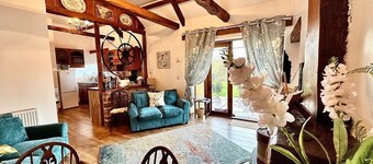 Detached ONE LEVEL stone barn