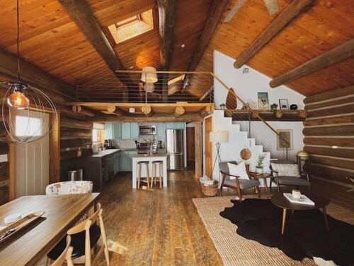 Cozy, Modern Log Cabin Getaway ~ 20 Min to Winter Park