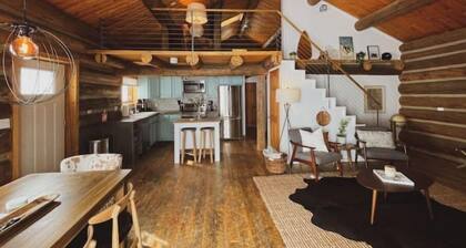 Cozy, Modern Log Cabin Getaway ~ 20 Min to Winter Park