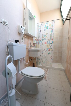 Doccia, asciugacapelli, bidet, asciugamani