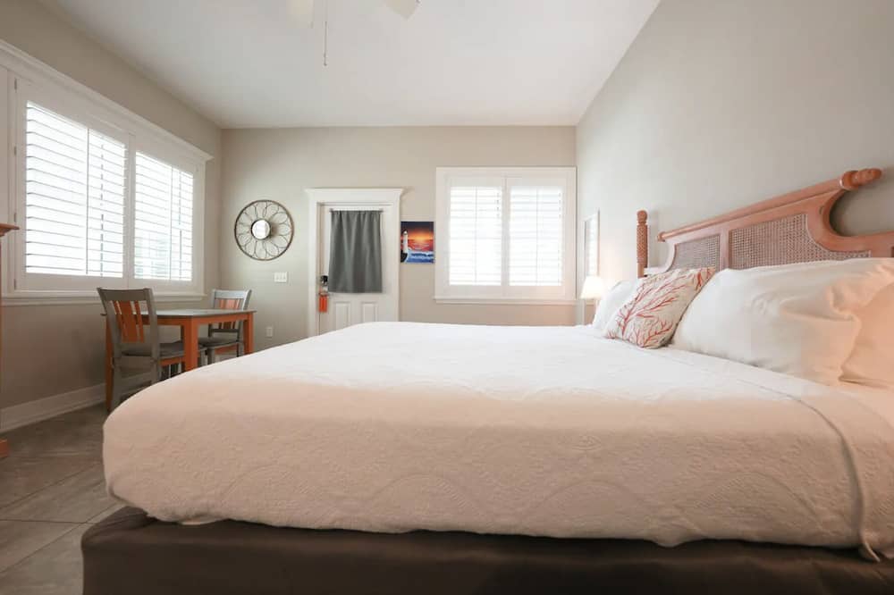 Tarpon Springs Airbnb & Cheap Cabin Rentals from 76 AirCabins