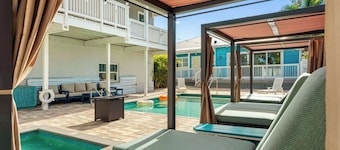 Key West Style Cottage - with pool/hot-tub
