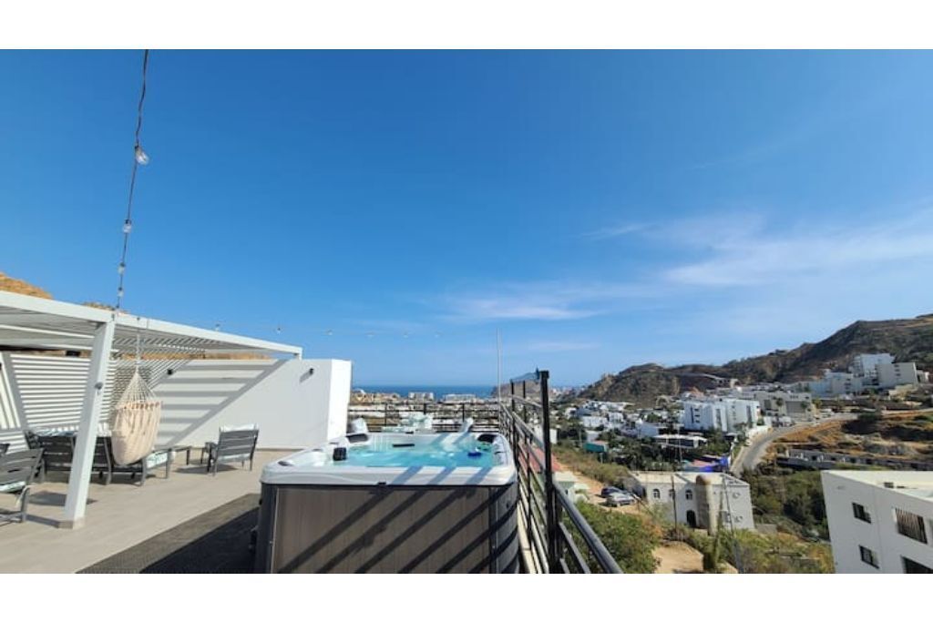 Fantastic Oceanview Penthouse Private deck & Spa