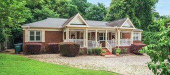 2B1B Steps from the Golf Course, Historic Downtown