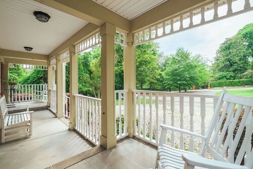 2B1B Steps from the Golf Course, Historic Downtown