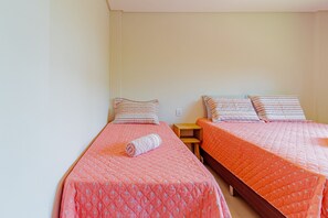 5 habitaciones, decoración personalizada y cortinas blackout 