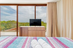 Chalet | 5 bedrooms, individually decorated, blackout curtains, free WiFi