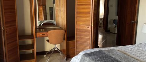 3 chambres, fer et planche à repasser, Wi-Fi gratuit, draps fournis