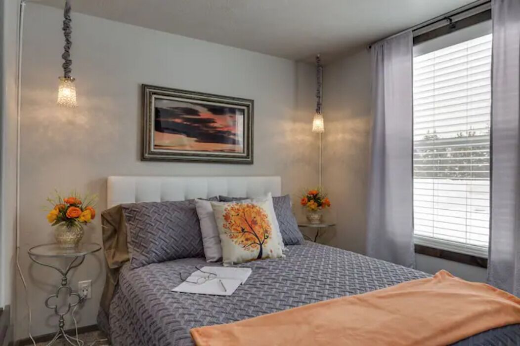 2 slaapkamers, een strijkplank/strijkijzer, beddengoed