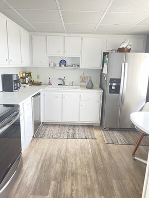 Cookware/dishes/utensils