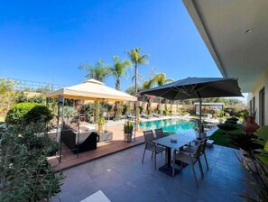 Pool - A Majestic Getaway: 5-Room Villa FIORI (Marrakesh)
