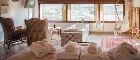 Dobbeltrom – honeymoon, hageutsikt | Sengetøy av topp kvalitet, dundyner og memory foam-senger